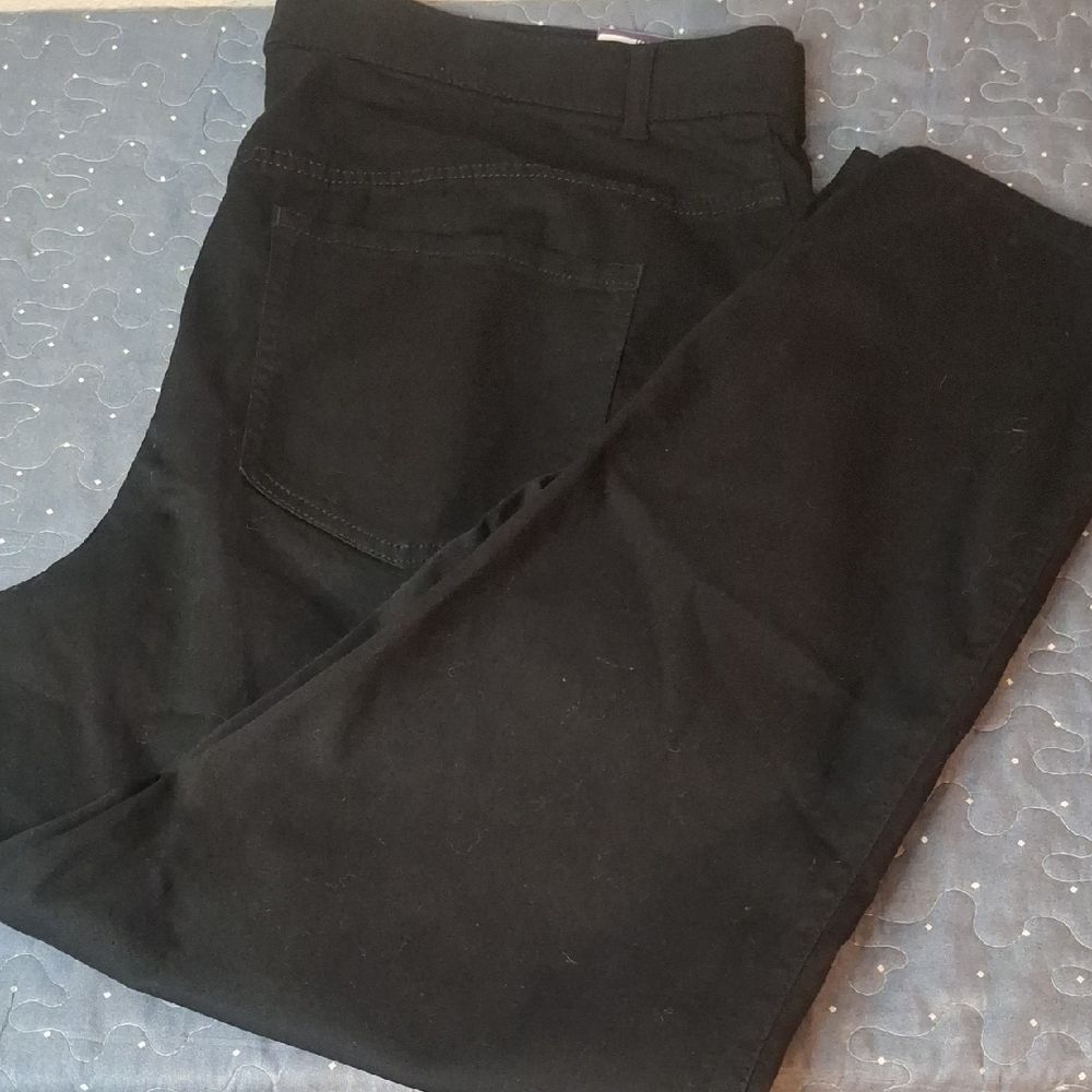 Venezia Women's Classic Black skinny jeans size 26 NWT